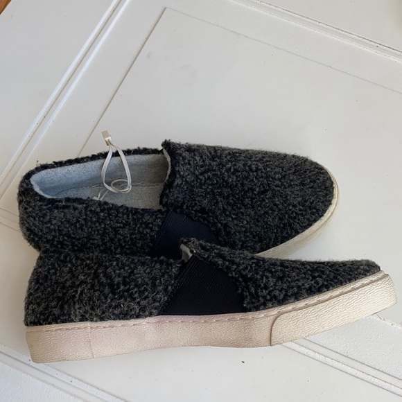 NEW ZARA Kids Sherpa Slip Ons (fits women 6.5/7) - Picture 3 of 5